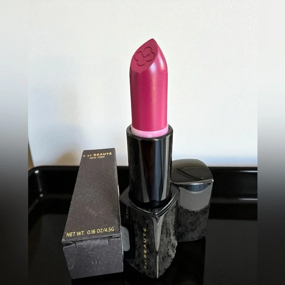 Y ET BEAUTÉ HIGH PERFORMANCE LIPSTICK - CALME. NEW IN BOX. ORGANIC.